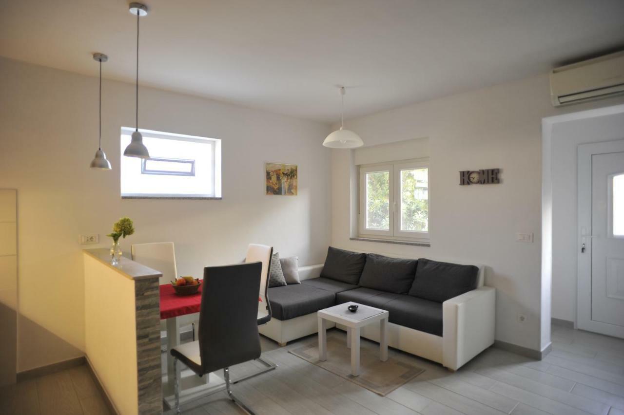 Apartment Stefania Ровінь Екстер'єр фото