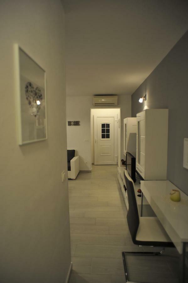 Apartment Stefania Ровінь Екстер'єр фото